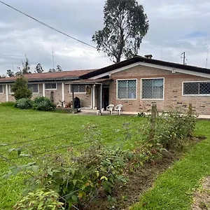 quito-eco-lodge-tababela-airport.hotelsquito.com/